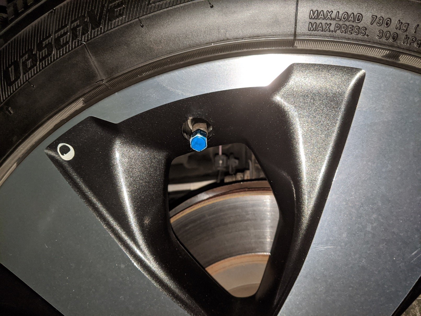 スタッドレスタイヤのアルミ製バルブキャップが固着して大変だった件 しま りん Blog Ayurina